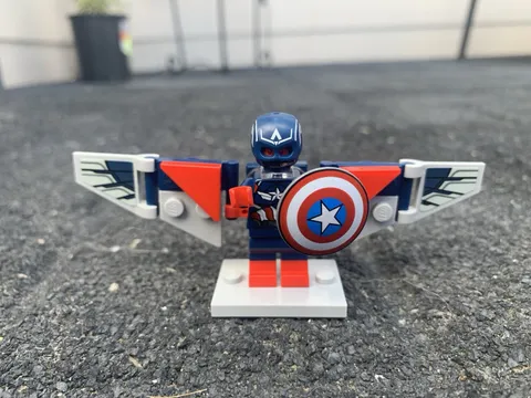 LEGO Marvel Super Heroes Captain America (Sam Wilson) Minifigure (sh1003)