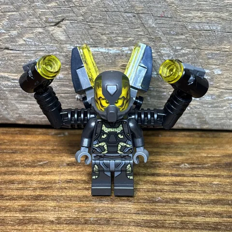 LEGO Minifigure  sh189  Marvel Super Heroes Yellow Jacket  Ant-Man 76039