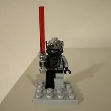 Authentic LEGO Star Wars Darth Vader Battle Damaged minifigure SW0180 Set 7672