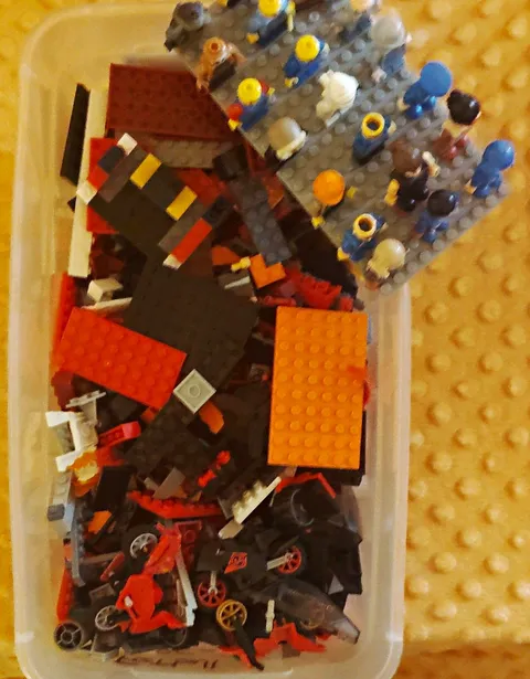 LEGO Minifigures Bulk Lot w/ Assorted Mixed Minifigure Parts & Pieces