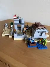 LEGO Minecraft: The Desert Outpost (21121)  519 Pieces