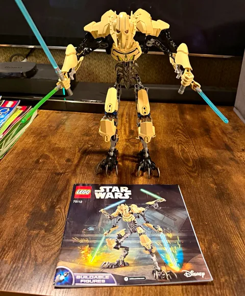 LEGO Star Wars 75112 General Grievous Missing a few pieces