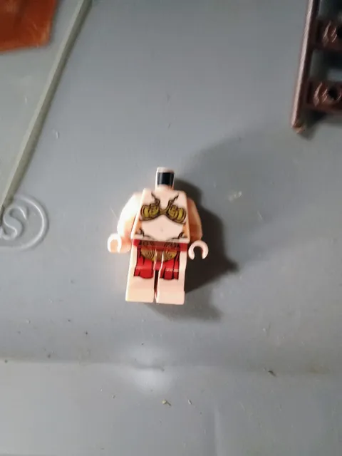 LEGO Star Wars Leia Minifigure 75020  Slave Outfit 2013 Authentic body legs