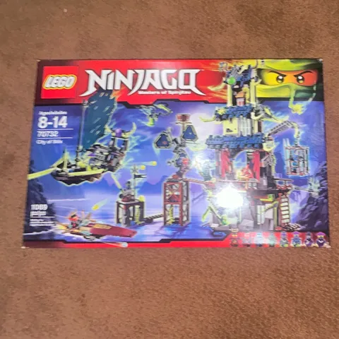 LEGO NINJAGO City of Stiix 70732 1069pcs (2015) Age 8-14 Damaged Box