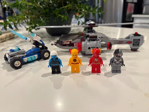 LEGO DC  Speed Force Freeze Pursuit (76098) complete set with Reverse Flash