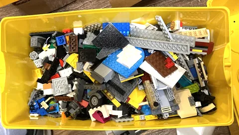 LEGO Bulk Parts and Pieces 5 Lbs Pounds - Clean Bricks Yellow 8 Stud Box B002