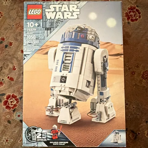 LEGO Star Wars R2-D2 75379 1050 pcs 10+ does not include earth malak figure.