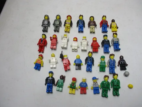 30 Vintage Space assorted Legos Mini figures lot