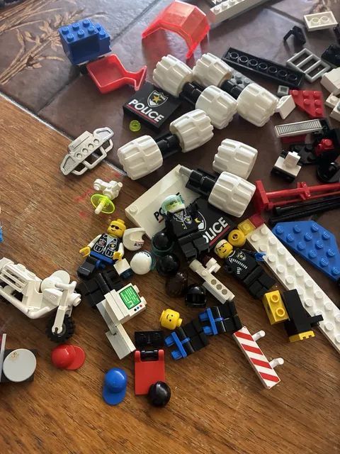 Vintage 1990 Miscellaneous Lego Sets Police Ocean Divers Shark Scout Incomplete