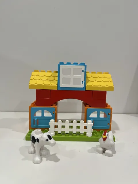 LEGO DUPLO Farmhouse playset with cow and chicken - toddler toy