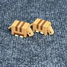 Two Lego Armadillo Minifigure Brick Built Minecraft 21269 minearmadillo01