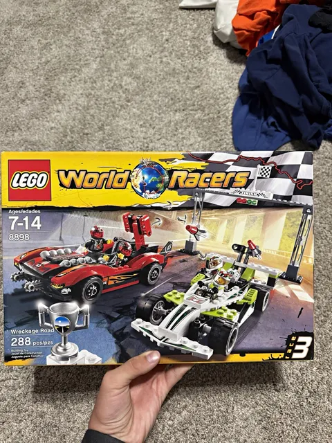 LEGO World Racers Wreckage Road 8898 288 pcs Ages 7-14 Cars Racing Box