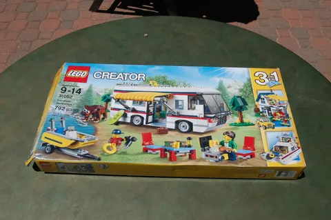 LEGO 31052 Vacation Getaways Creator 100% Complete 
