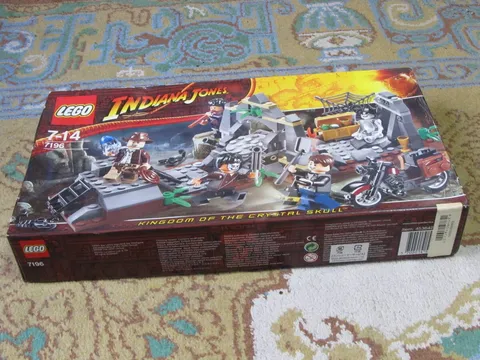LEGO 7196 Indiana Jones Chauchilla Cemetery Battle Toy Set