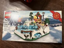 LEGO Seasonal Christmas Ice Skating Rink 40416 304pcs 7+ Limited Edition