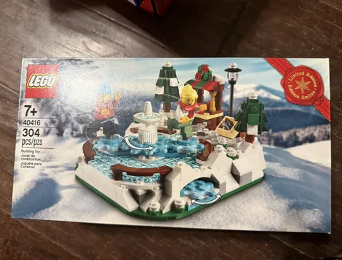 LEGO Seasonal Christmas Ice Skating Rink 40416 304pcs 7+ Limited Edition
