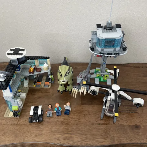 LEGO Jurassic World 76949 - Giganotosaurus & Therizinosaurus Attack - Read Desc