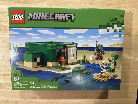 LEGO Minecraft: The Turtle Beach House (21254) New In Box