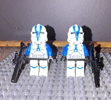 LEGO Star Wars 501st Clone Trooper Minifigures Lot of 2 w/ Helmets Blasters