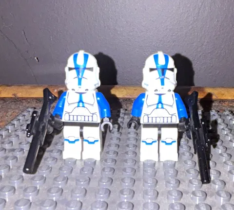 LEGO Star Wars 501st Clone Trooper Minifigures Lot of 2 w/ Helmets Blasters