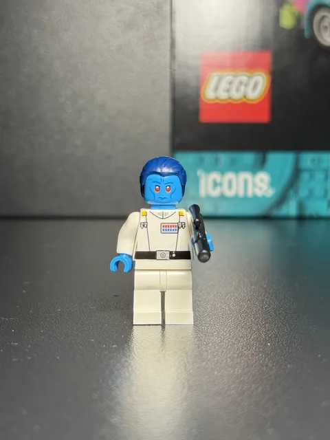 NEW Star Wars Grand Admiral Thrawn Custom Lego Minifigure
