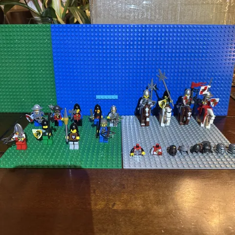 LEGO Castle Lot: RARE Mounted Black Knights Barding + Wolfpack & 13 Mini figures