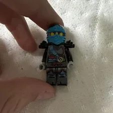 LEGO NINJAGO Ninja Minifigure Blue Mask with Black Shoulder Armor