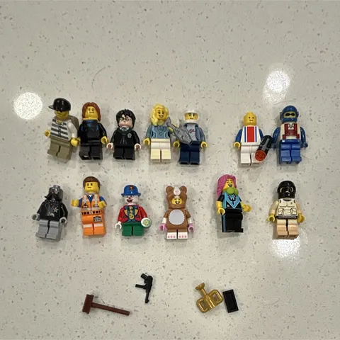 LEGO MINIFIGURES LEGO Minifigures Minifigure Lot with Accessories, Plastic