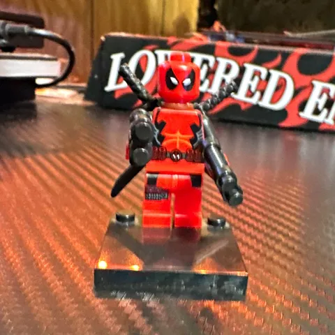 LEGO Minifigures Deadpool-Style Minifigure w/ Weapons & Display Base CUSTOM FIG