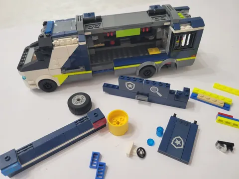 LEGO City Police Mobile Crime Lab Truck 60418 - Mixed Parts/As-Is Blue Truck Lot