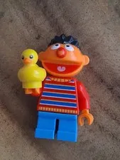 !!! Lego Sesame Street Ernie Minifigure With Rubber Ducky Accessory !!!