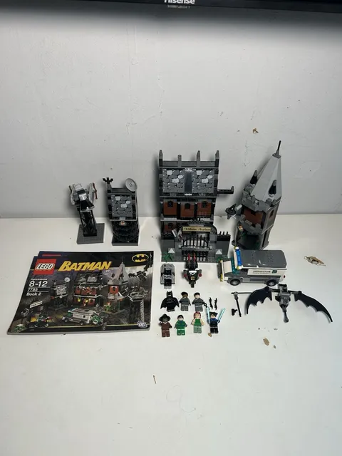 LEGO Batman: Arkham Asylum (7785) 100% Complete Mint Minifigures Instructions