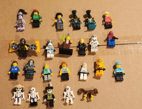24 LEGO MINIFIG LOT Bulk Skeleton Random Knight Star Wars Spiderman Pirate