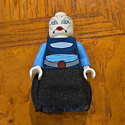 LEGO Asajj Ventress with Skirt Minifigure