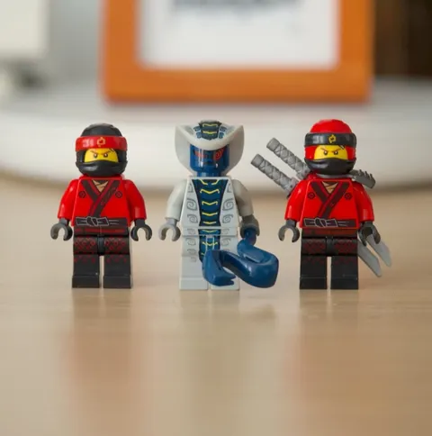 LEGO Ninjago 2x Kai Fire Mech Driver Minifigures & Rattla Snake 70615