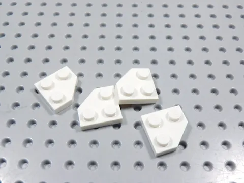 LEGO Lot of 4 White 2x2 Cut Corner Plates BB