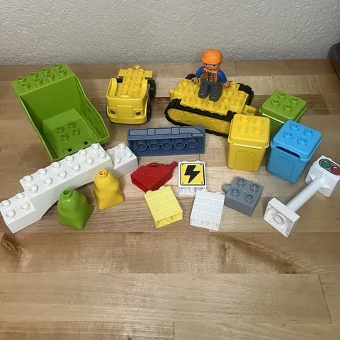 Lego Duplo Construction Pieces Garbage Cans Gas Can Vehicle 16 Pieces