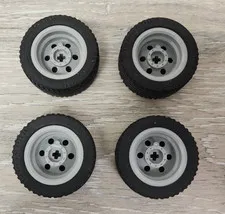 Lego 44309 Tire 43.2 x 22 ZR & Light Gray 56145 Wheel 30.4mm D x 20mm Lot Of 4