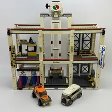 LEGO CITY: City Garage (4207) Incomplete