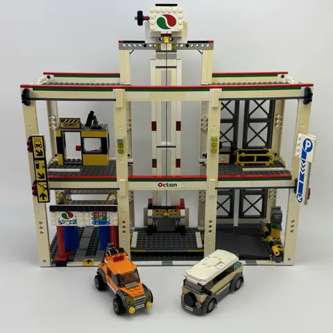 LEGO CITY: City Garage (4207) Incomplete
