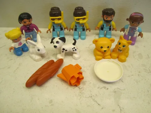 lot 10 LEGO Duplo Figures 3 Scuba Divers Nurse Rabbit Cat Bear dog