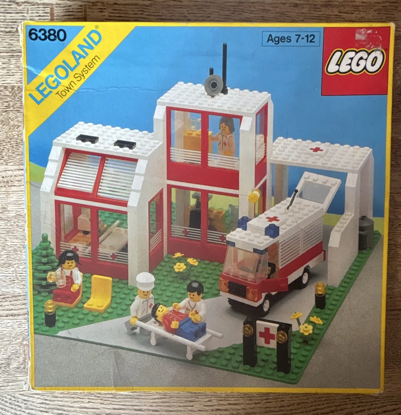 LEGO LEGOLAND 6380 Emergency Treatment Center Manual Booklet Illustrated 1987