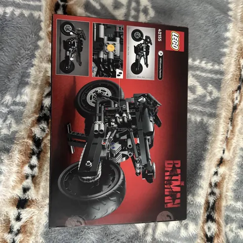 LEGO TECHNIC THE BATMAN – BATCYCLE Set (42155)