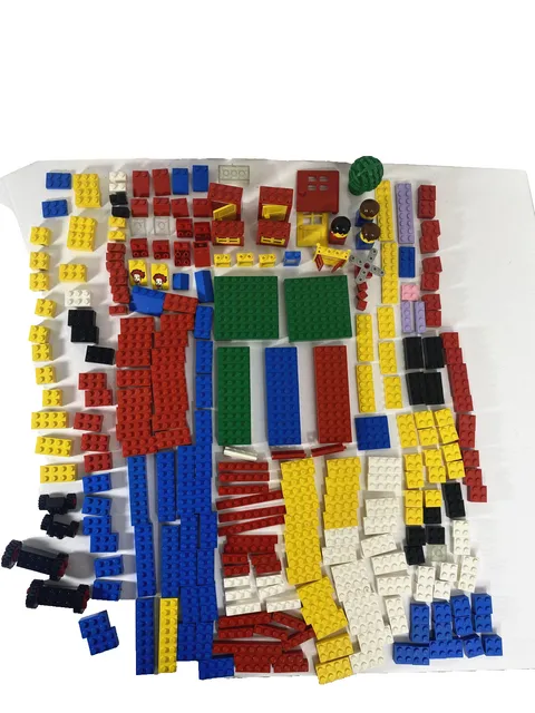 Vintage Lego BRICK Lot 276 Pieces People Tree Fence