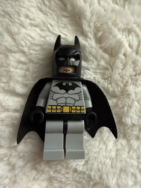 LEGO Batman Minifigure 2006 Light Bluish Gray Suit with Black Mask (bat001)