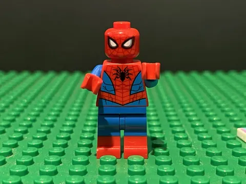 LEGO Spider Man Minifigure Marvel Super Heroes sh0420 Red Torso Small Vest READ*