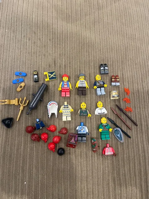 Vintage LEGO Western Wild West  Native American / pirate Minifigure parts lot