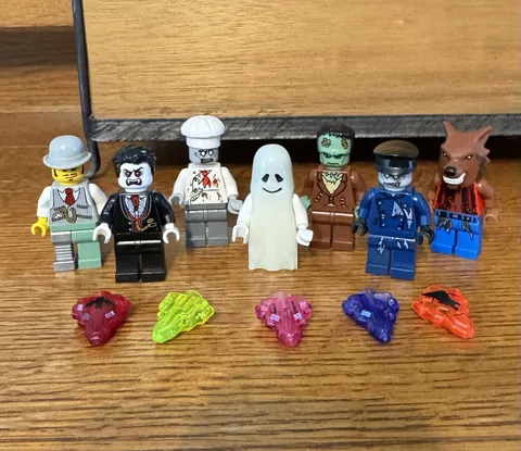 LEGO Minifigures Monster Fighters Lot-RARE PINK ZOMBIE CRYSTAL - 12 Total