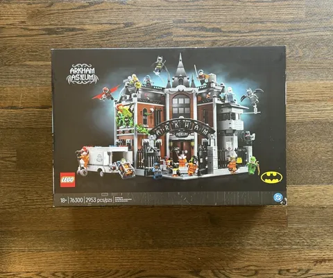 Lego 76300 Arkham Asylum DC Batman 2953 pcs Sealed In Box! In Hand!