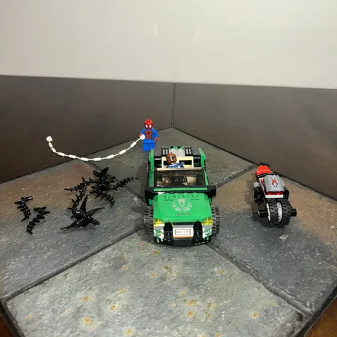 LEGO Marvel Super Heroes Spider-Cycle Chase set (76004) As Is
